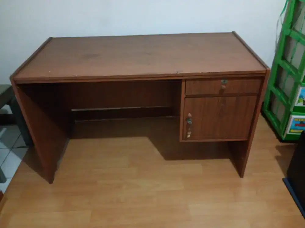 Meja belajar komputer bahan kayu lapis playwood coklat HPL 120x60 cm