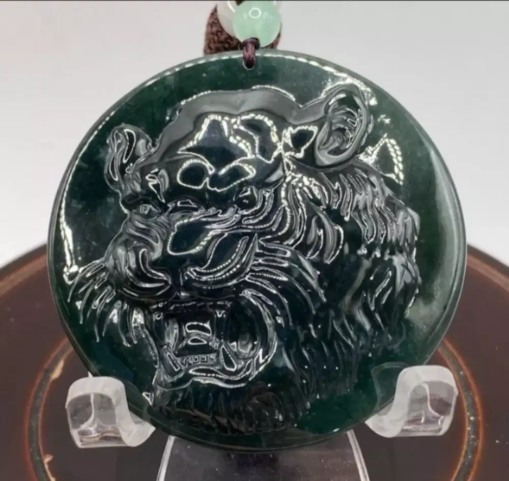 Jadeite jade giok Burma type A natural