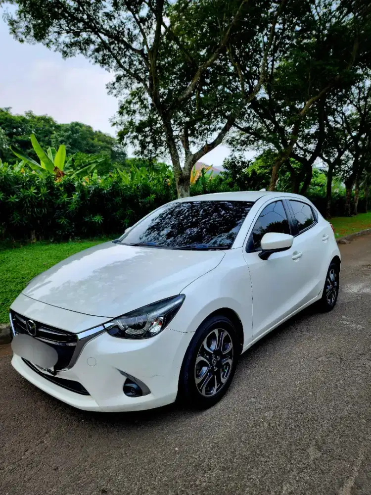 Mazda2 R skyactive 
2017[low km]