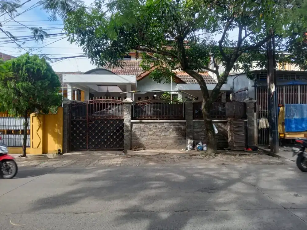 DIJUAL CEPAT RUMAH TERAWAT POSISI MAIN ROAD ANTAPANI TENGAH DEKAT LAPANGAN GASMIN
