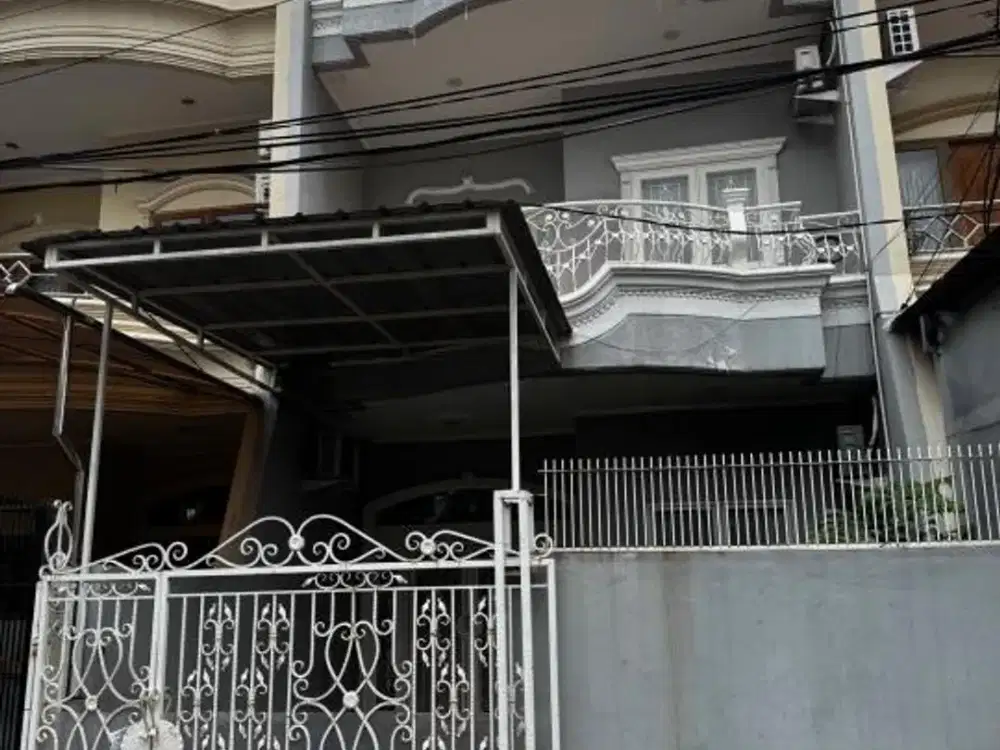 Dijual Rumah 2,5 Lantai di Taman Cosmos Taman Ratu Jakarta Barat