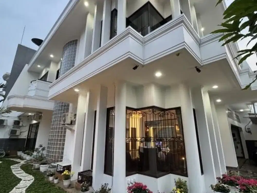Dijual Rumah Hoek Boulevard di Tanjung Duren Full Furnish Jakarta Barat