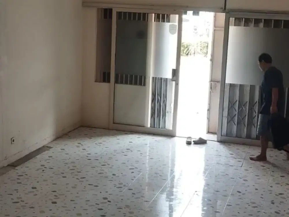 DIJUAL RUKO GRAND GALAXY BEKASI Lokasi strategis di kawasan bisnis Grand Galaxy, posisi hoek yang Sangat cocok untuk berbagai jenis usaha maupun inves