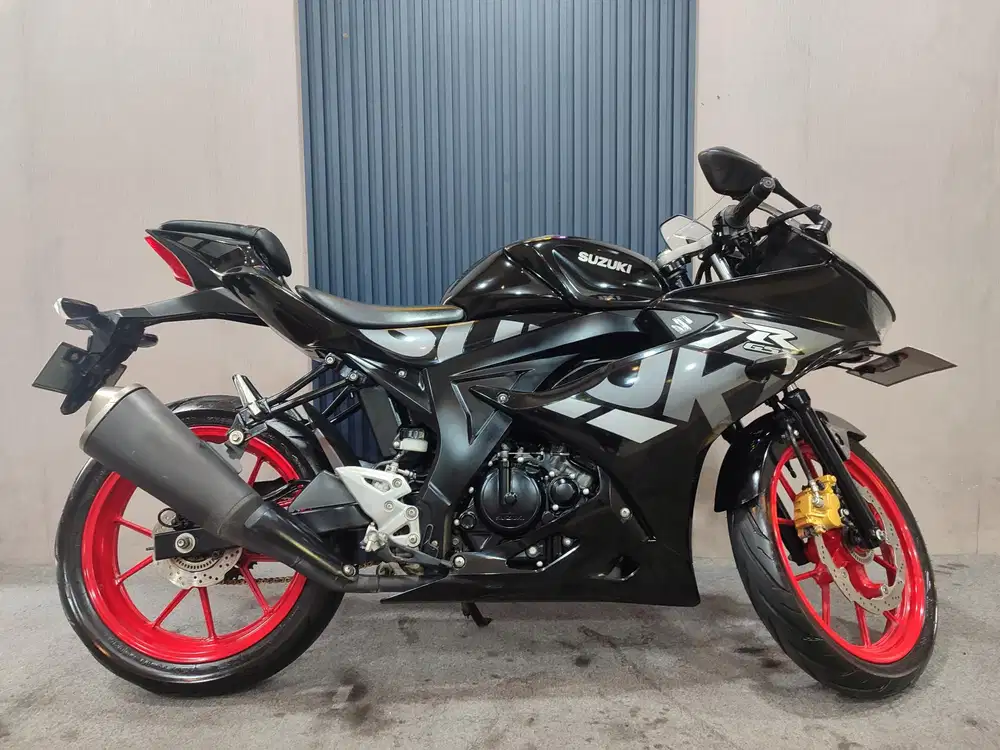 GSX R150 hitam 2022 ABS istimewa mulus terawat siap pakai...