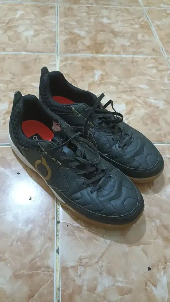Sepatu futsal ortuseight jogosala hitam 41