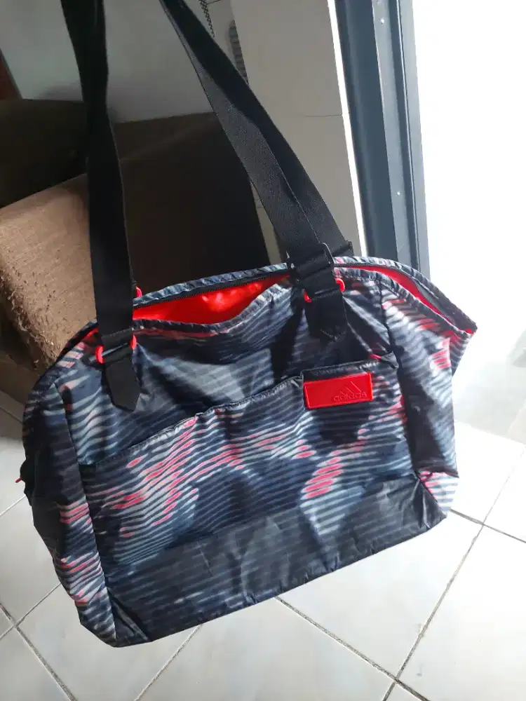 Adidas My Favorite Tote G2 features a dark abstract striped pink