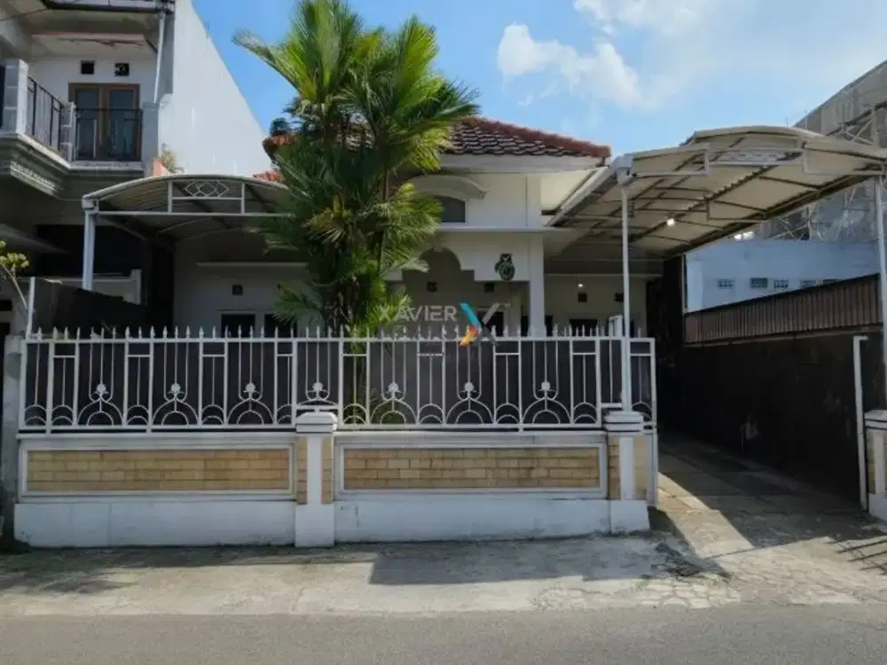 DIJUAL Rumah Terawat Semi Furnish Dg Area Carport Bercanopy Siap Huni Dekat Pusat Kota Batu dan Dekat Sekolah Favorit di Jalan Dewi Sartika