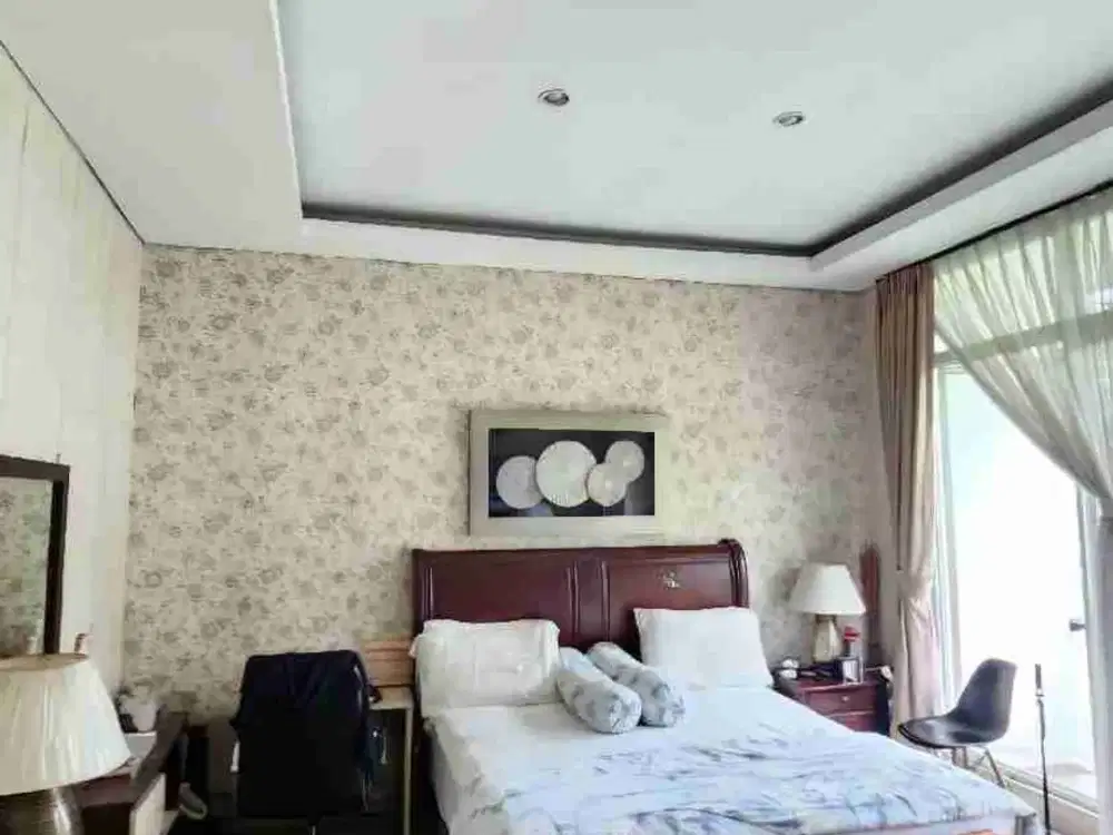 Rumah Bagus Furnished dengan Kolam Renang di Metland Cakung