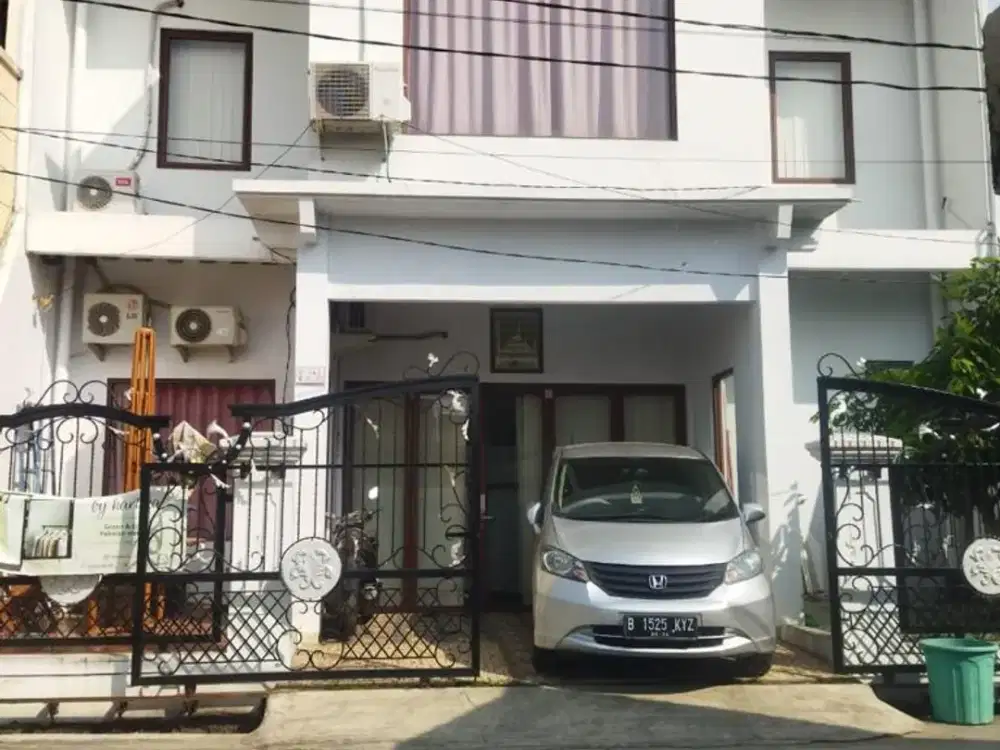 Dijual Cepat rumah 2 lantai di kavling perwira bekasi utara