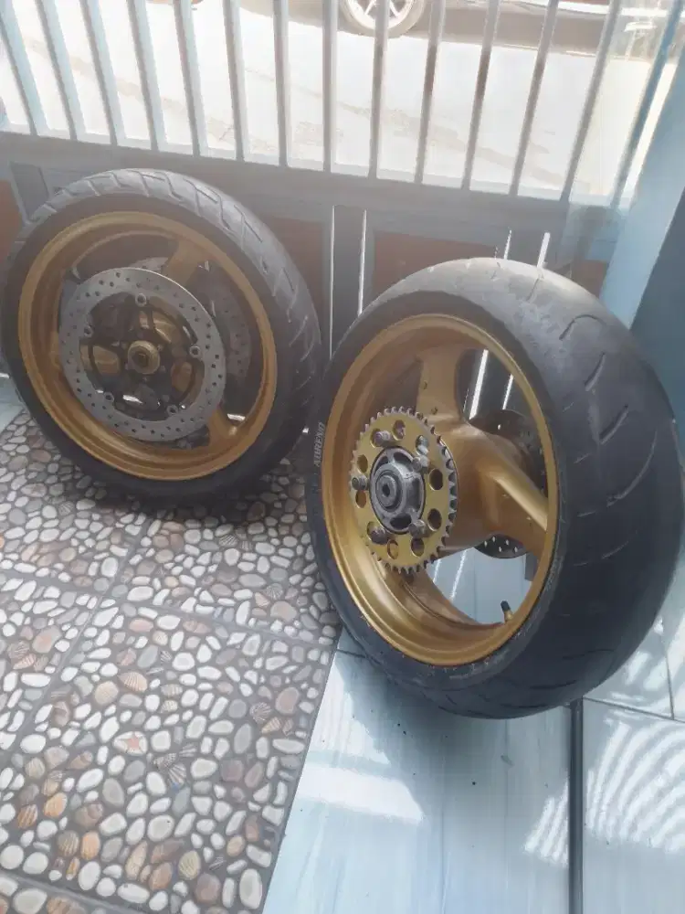 Limbah moge velg cb 400 depan 3,5 inch dan belakang 5 inch