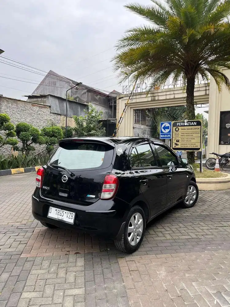Nissan March 2010 Bensin