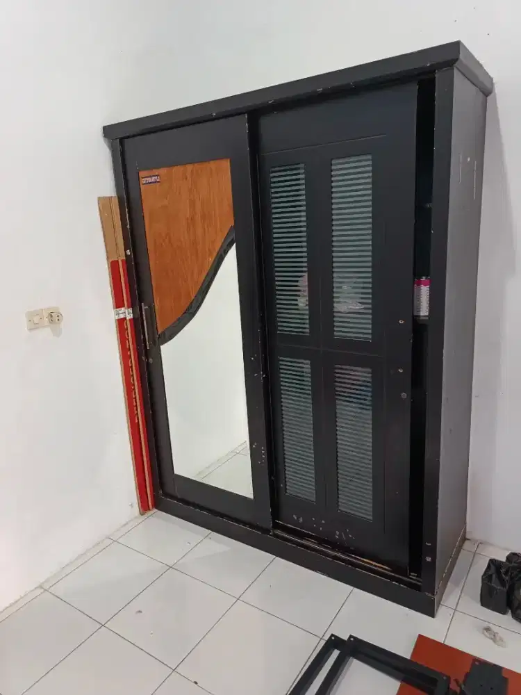 Lemari Pakaian Sliding 2 Pintu + Cermin Bekas Murah – Periuk Tangerang