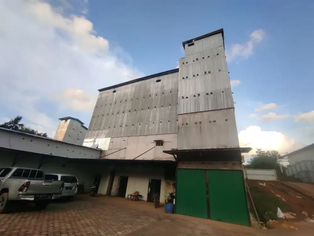 Dijual Gudang Seluas 1.503m2 Berlokasi Strategis - Kalimantan Barat!