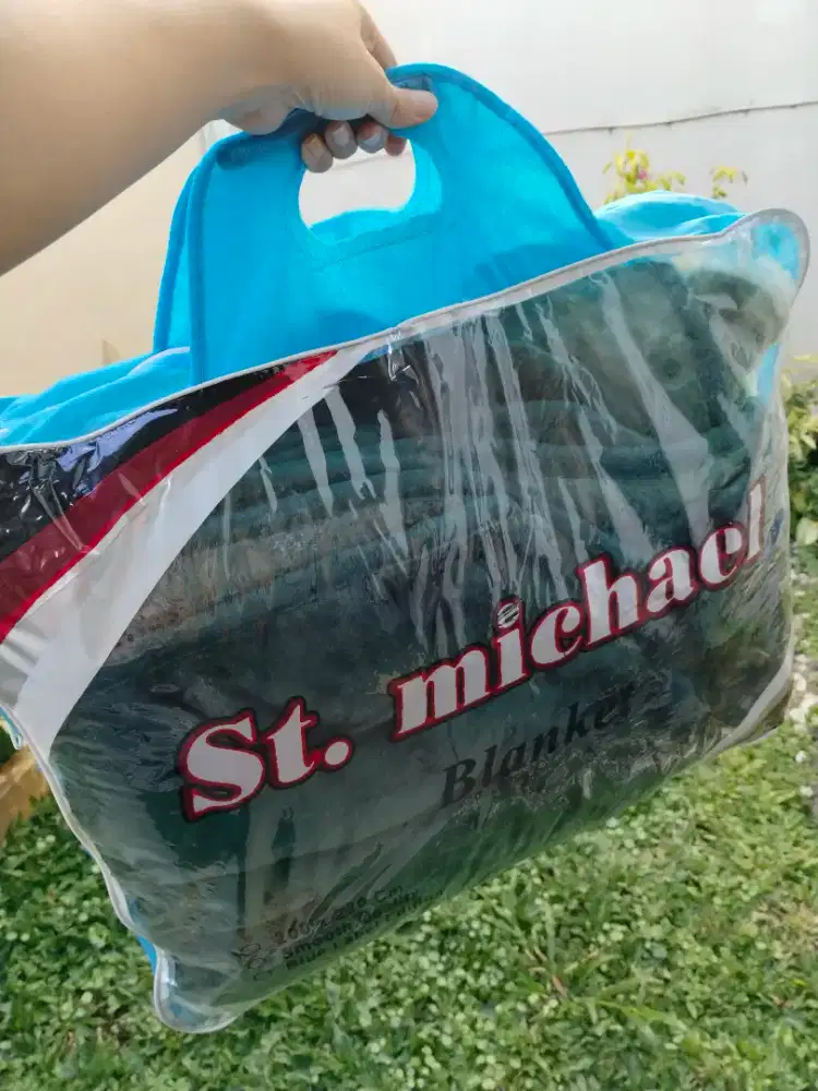 Selimut bulu jumbo St. Michael 200x220cm