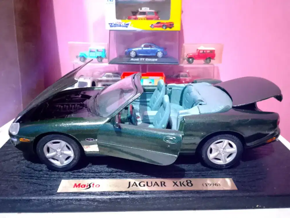 Jaguar XK 8 1996 Diecast Classic