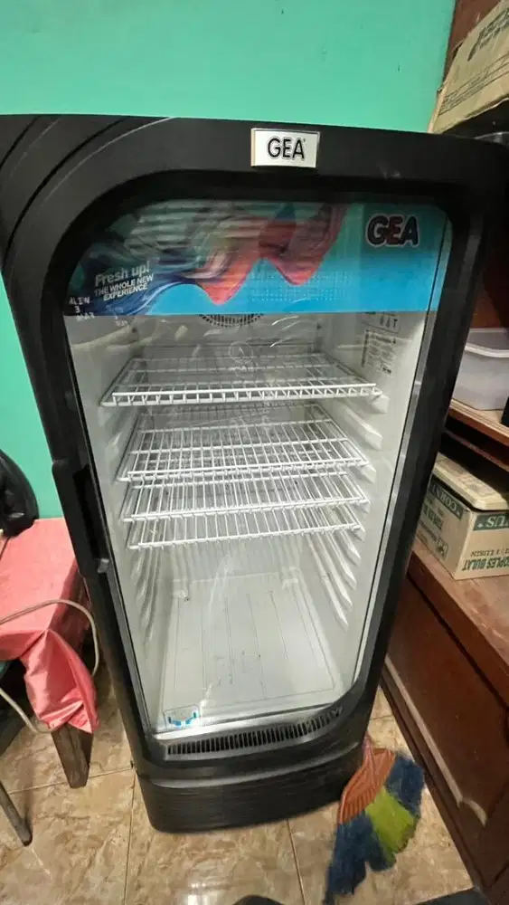 Showcase Cooler GEA 1 Pintu 210L EXPO-218HSG.B Bekas Normal