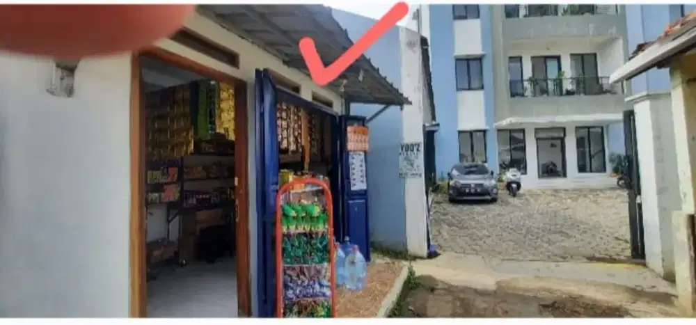 DIJUAL RUMAH KIOS (jarang ada), Depan Pintu Gerbang Kost Aghatis.