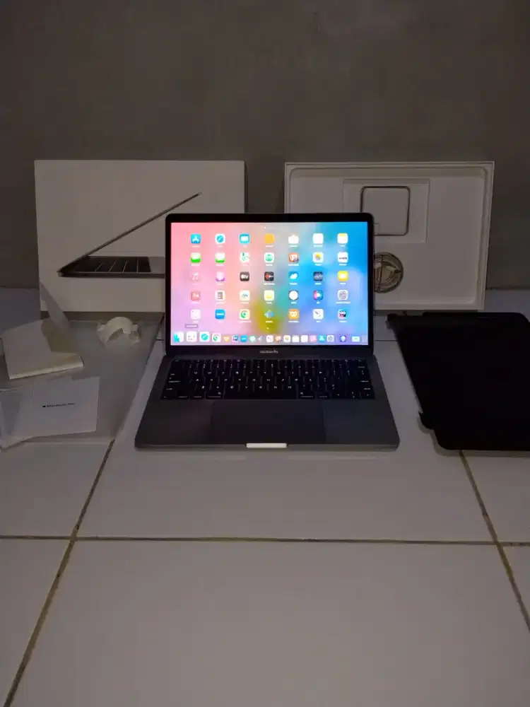 Macbook Pro 2017 8/256 Fullset Warna Space Grey