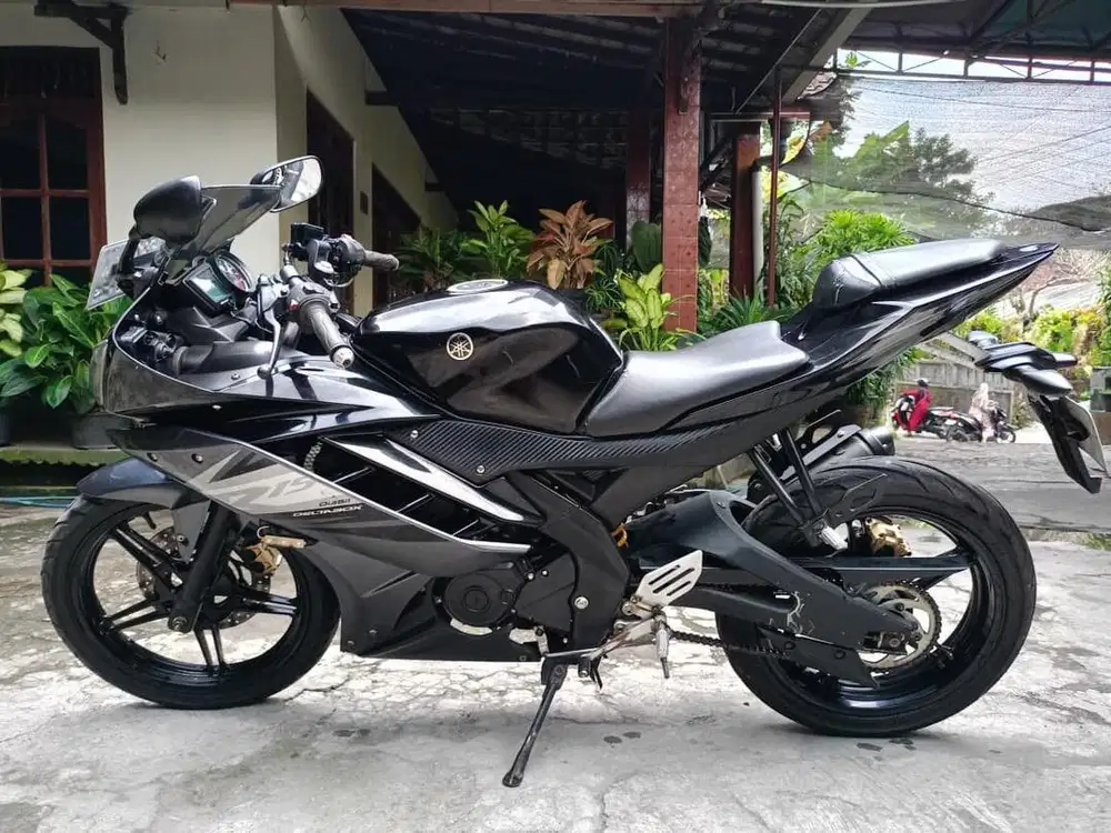 Jual cepat  R15 V2 2014