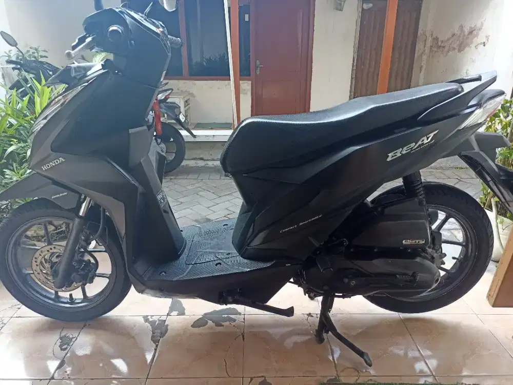 Beat Deluxe tahun 2022 akhir hitam doff