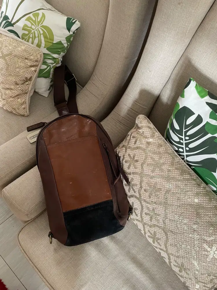 Tas Slempang Pria Merk COACH