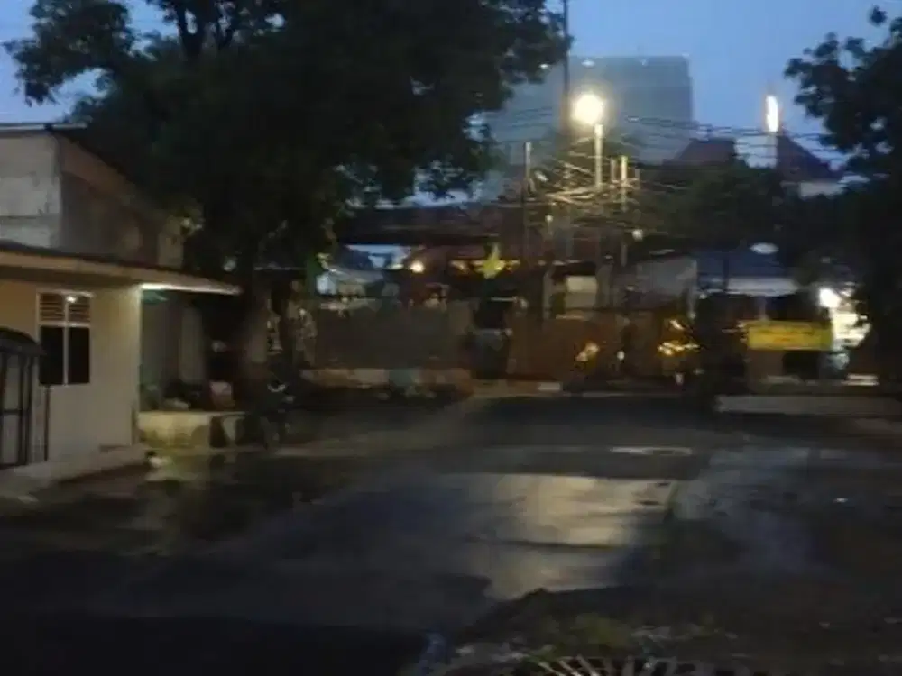 Kavling Tanah + Bangunan Kantor di Jalan Raya Tanjung Barat, Jagakarsa - Jaksel