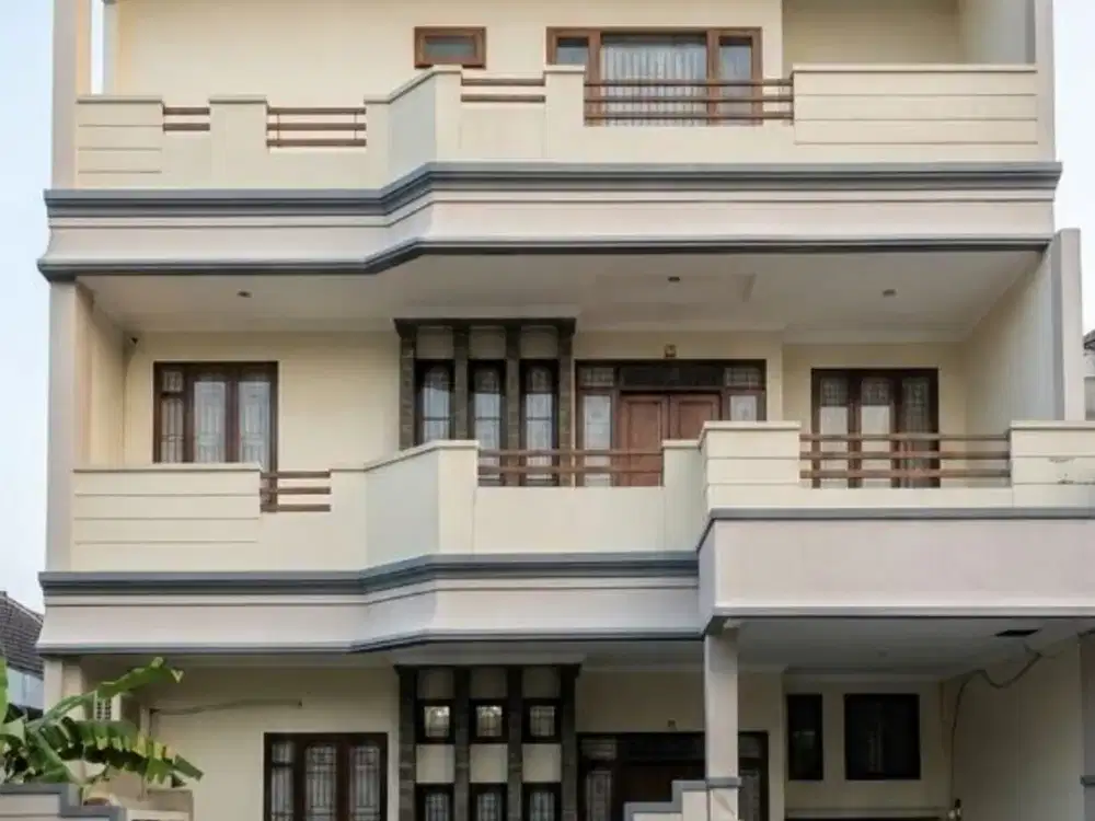 Rumah Mewah 3,5 Lantai Sutorejo• Hadap Utara*Bangunan Besar & Kokoh Cocok untuk Hunian Premium