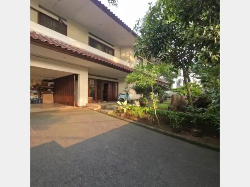 Dijual Rumah Ada Kolam Renang di Kemang, Jakarta Selatan