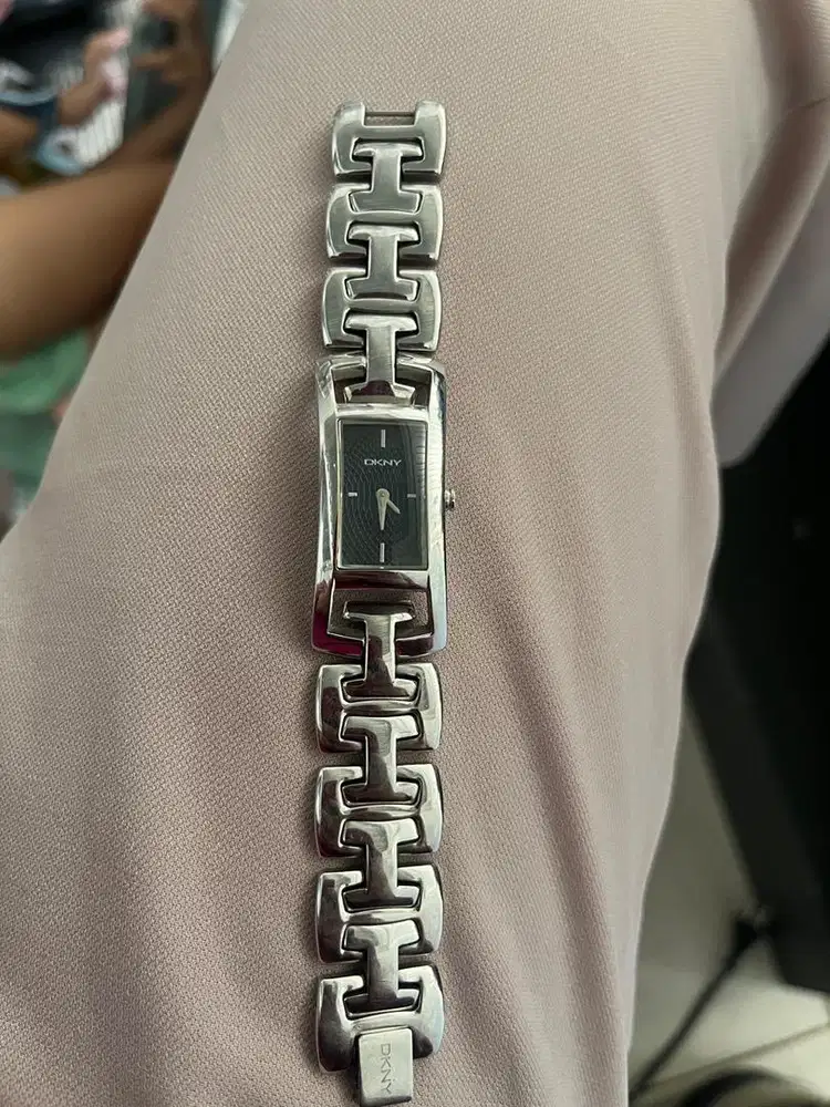 Jam tangan wanita DKNY