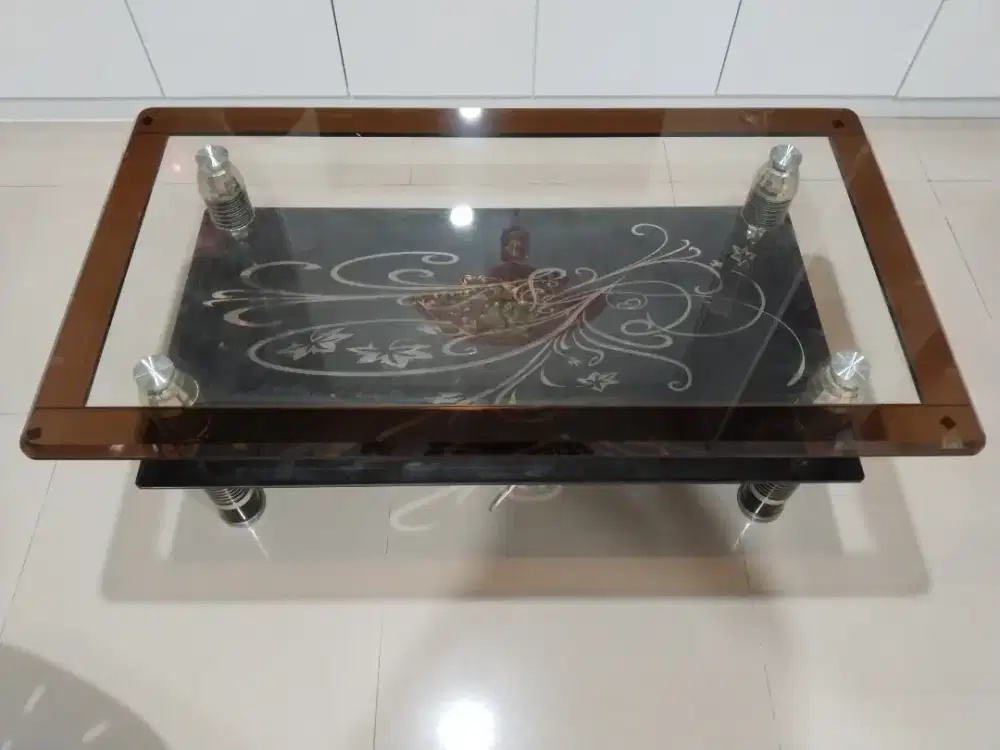 Meja tamu kaca elegan