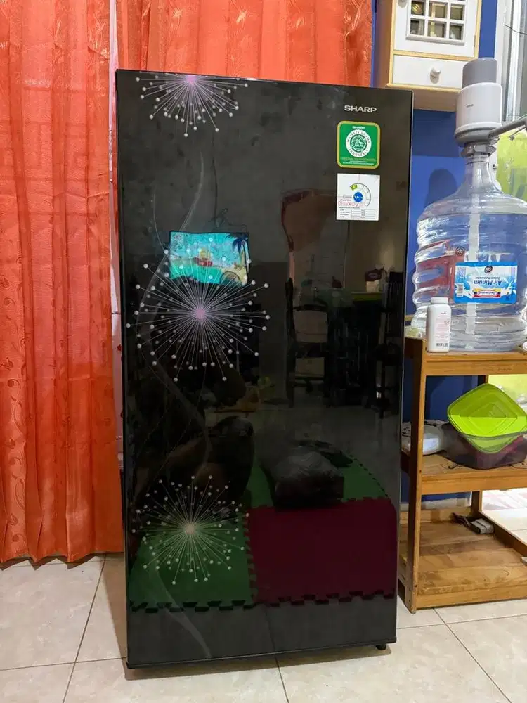 Dijual kulkas bekas like new normal mulus 100 % no minus
