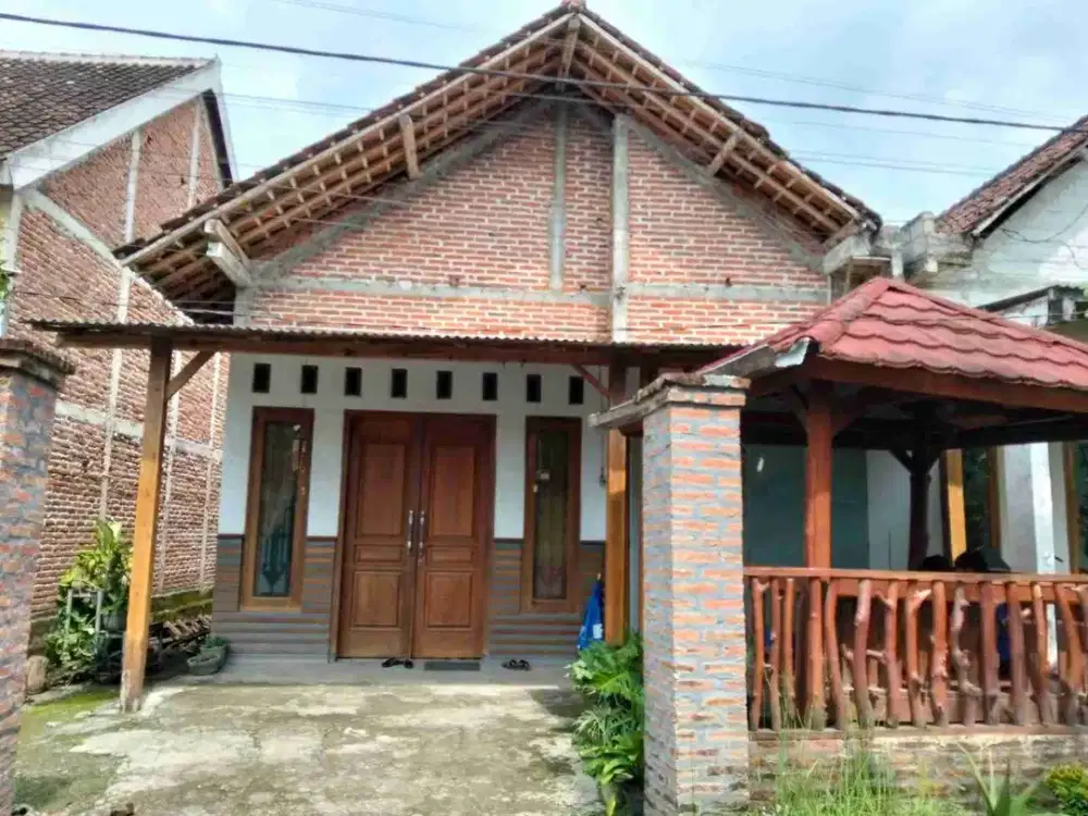 DI JUAL RUMAH 

KEL. : NGUJUNG
KEC. : GONDANG 
KAB  : NGANJUK