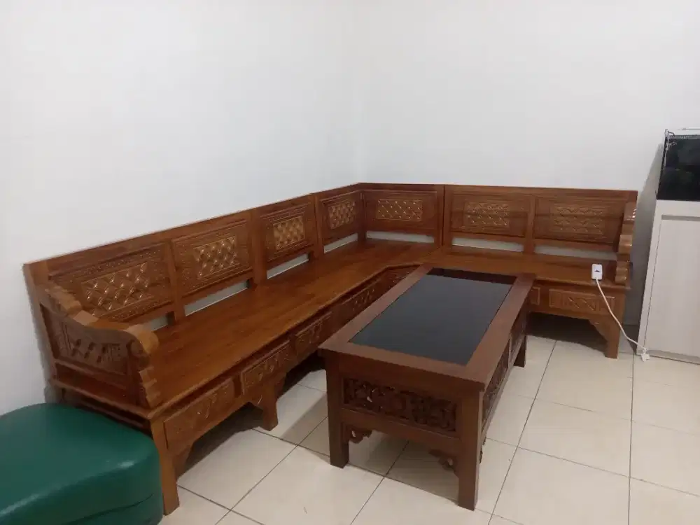 Kursi Kayu Pojok
