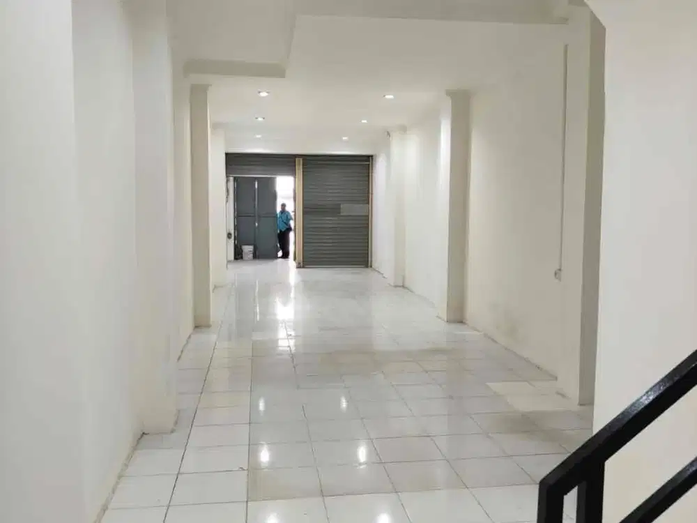 Ruko 2 lantai siap pakai di pintu kecil jakarta barat