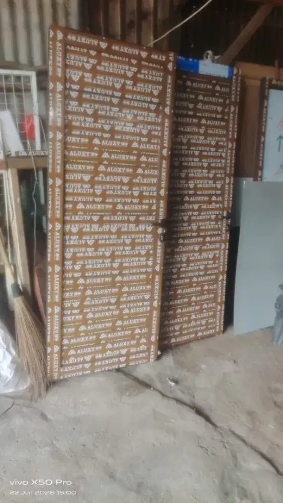 Kusen pintu alumunium