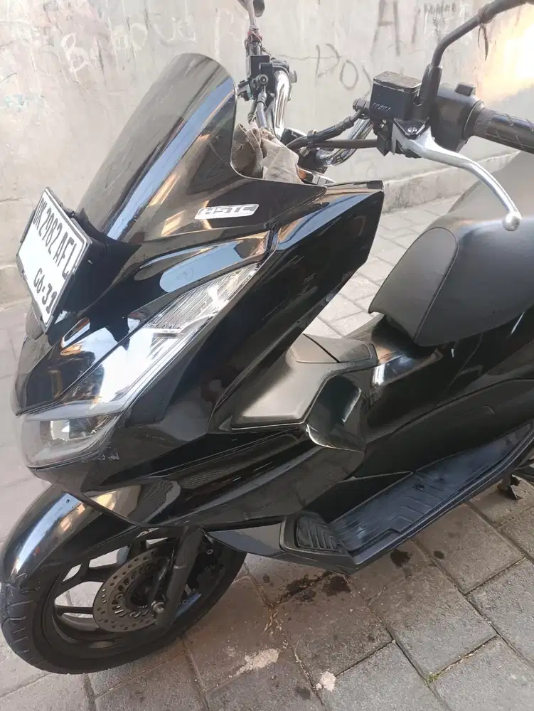 Honda pcx 160 cc abs (hitam)