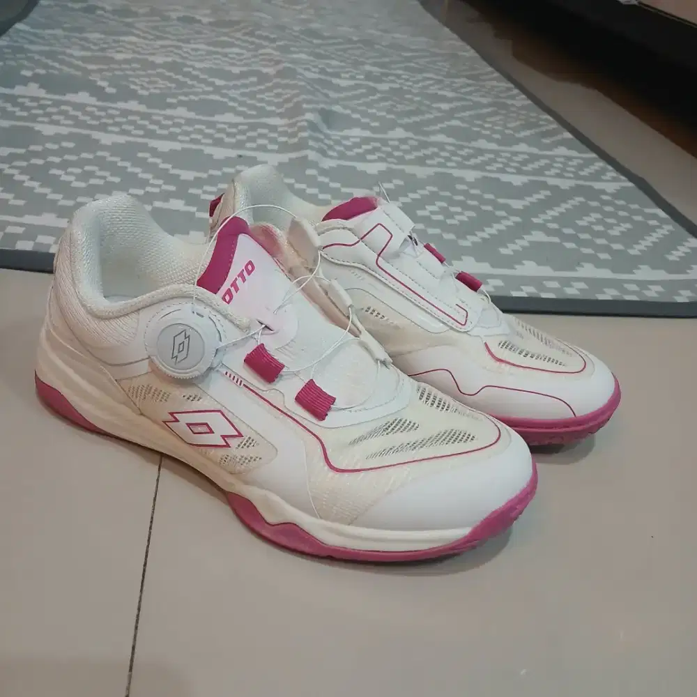 Lotto Women Padel Shoes Sepatu Wanita Like New US7UK5 EU38 Putih Pink