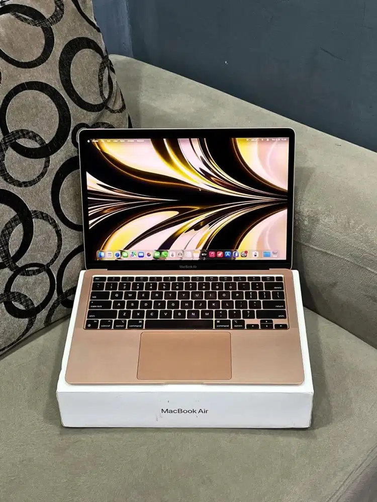 Macbook Air M1 13” 8/256GB Gold ex iBox Like New