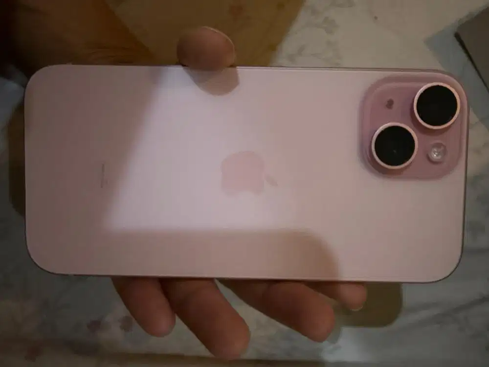 Di jual iphone 15 warna pink pemakean cwe