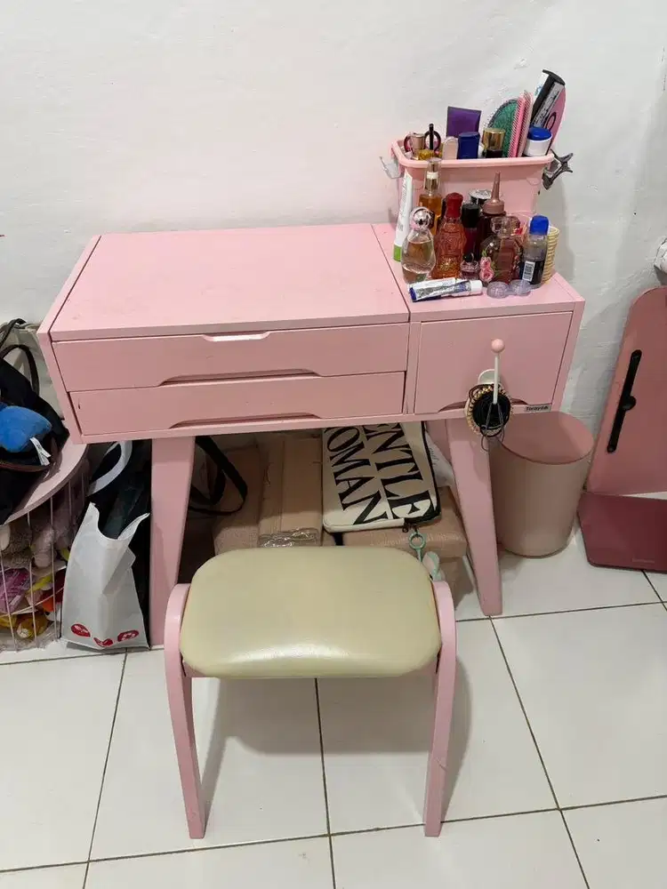 Meja rias pink (kaca lipat)