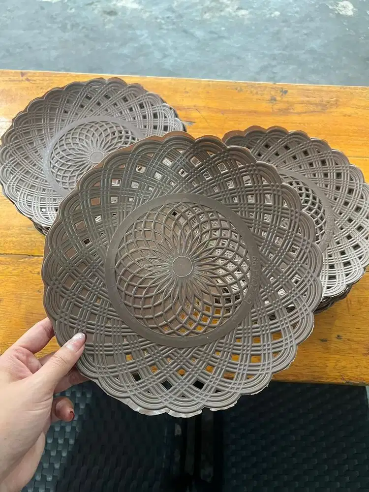 Piring Rotan Plastik 3 Lunsin + Sendok Garpu