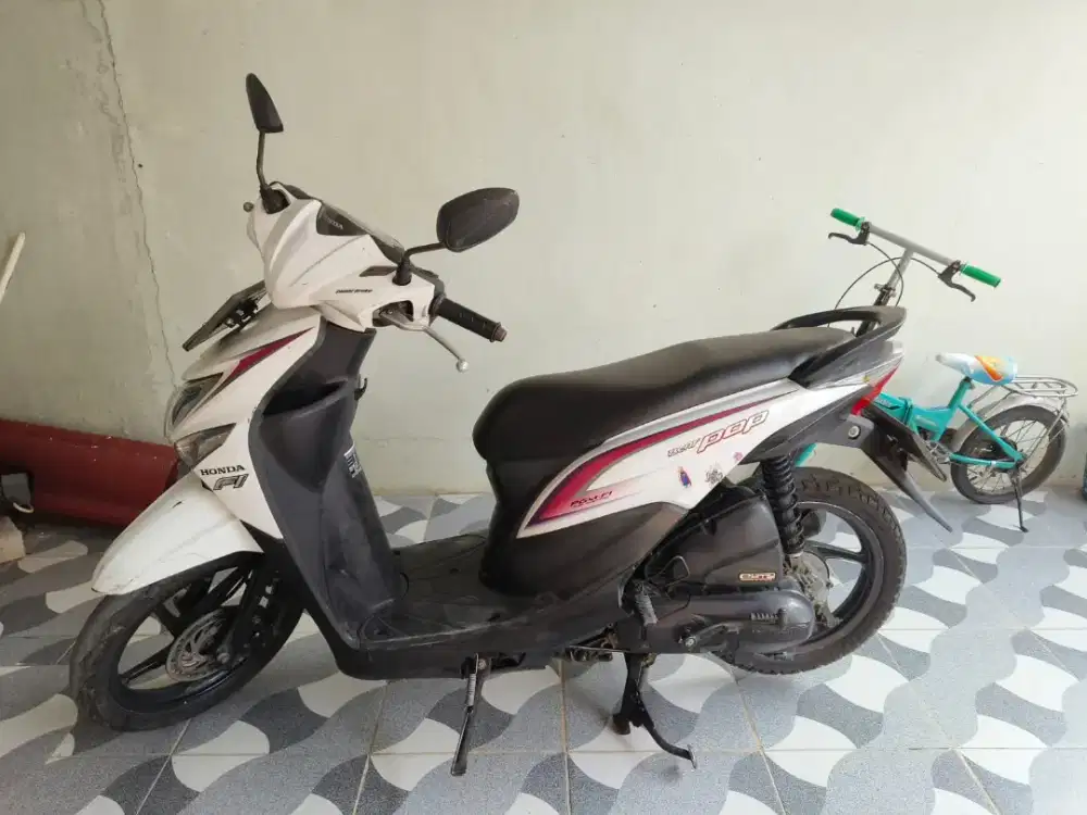 Honda beat POP Tahun 2015 injeksi 
Ss lengkap bpkb,stnk,faktur komplit