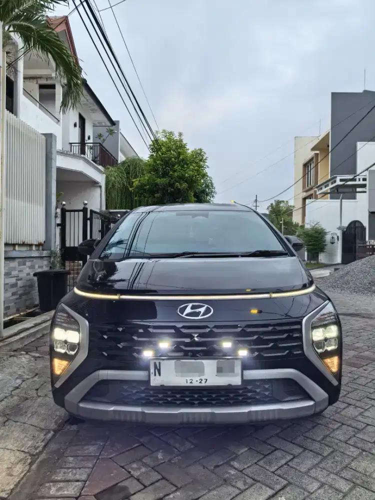 Stargazer Prime 2022 AT Matic Captain Seat 7 Seater Hitam