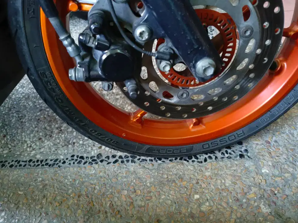 Ban Motor Pirelli