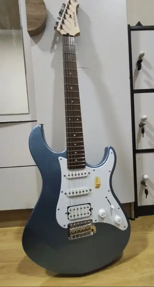 Gitar listrik Yamaha