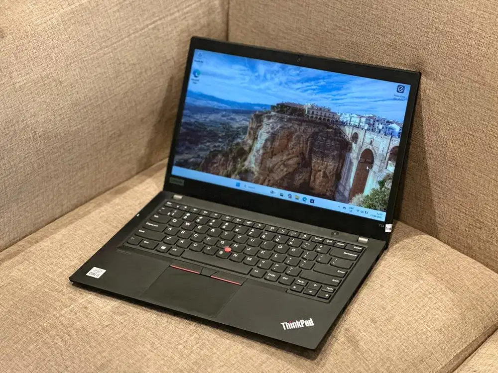 Laptop Thinkpad T14 1St core i5 gen 10 ram8gb ssd 128gb key nyala