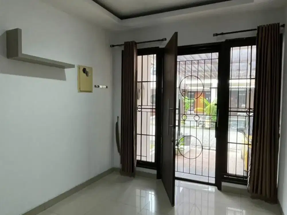 Dijual Rumah di Glc Cluster East Asia, Uk.6x15m2, SHM, Harga : 2.45M Nego