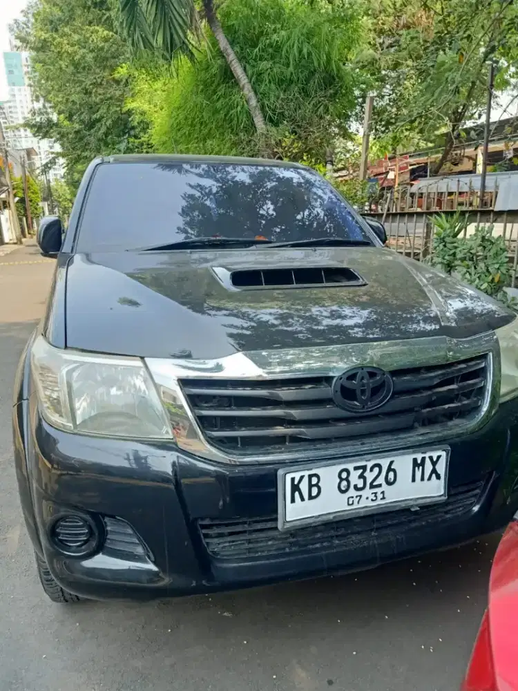Toyota hilux 2012 double cabin 4x4 MT