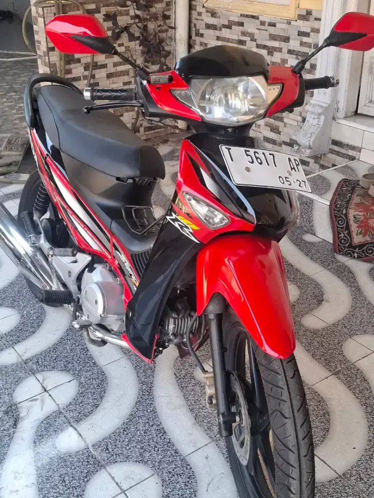 Honda Supra X 125 hitam merah