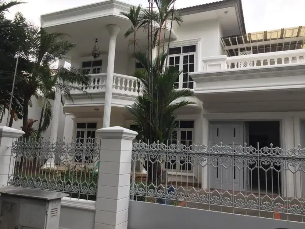 Disewakan rumah di jln Kuningan 4BR full furnish with pool uk 500m at Jakarta Selatan